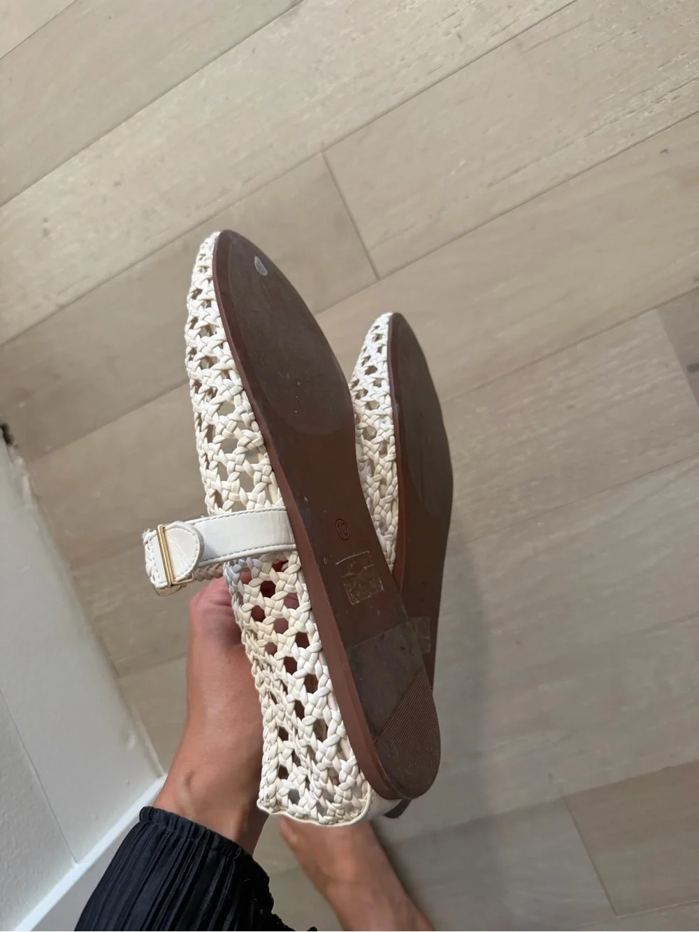 N/A elegant cream